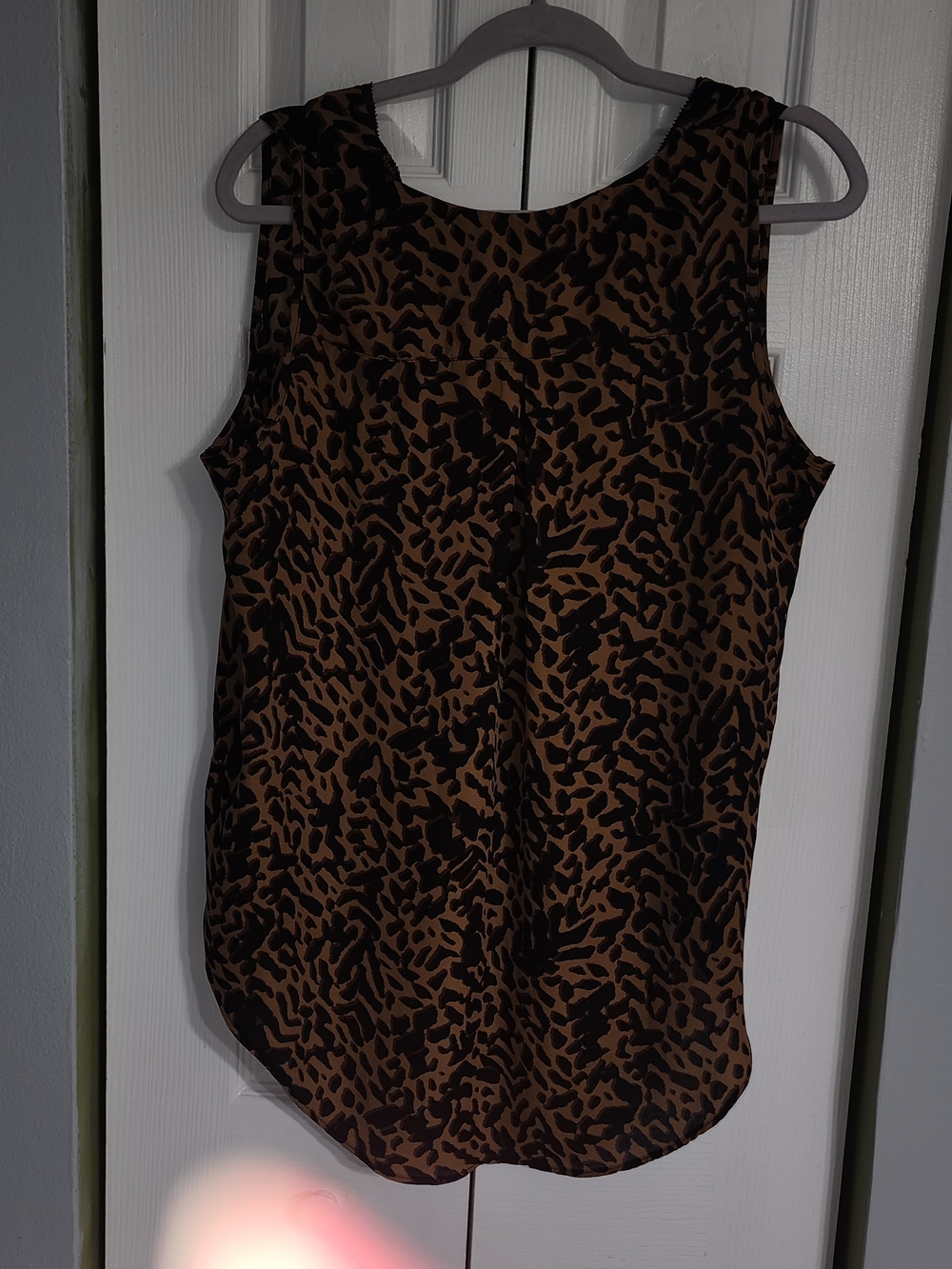 Black & Tan Animal Print V-Neck Sleeveless Camisole Stylish And Versatile Size L - Picture 3 of 7
